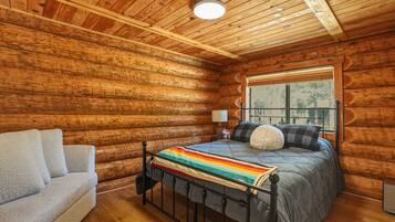 Cabin, nhiều giường, sân hiên, quang cảnh vườn (Lucky Logger) | 2 phòng ngủ, trang trí khác biệt
