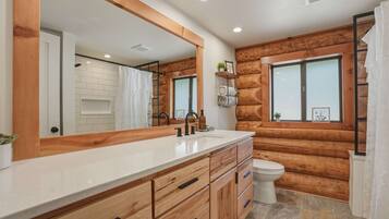 Cabin, Multiple Beds, Patio, Garden View (Lucky Logger) | Bathroom | Towels
