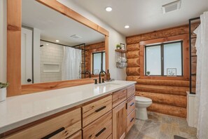 Cabin, Multiple Beds, Patio, Garden View (Lucky Logger) | Bathroom | Towels - Lucky Logger Cute and Cozy Cabin Getaway (La Pine)