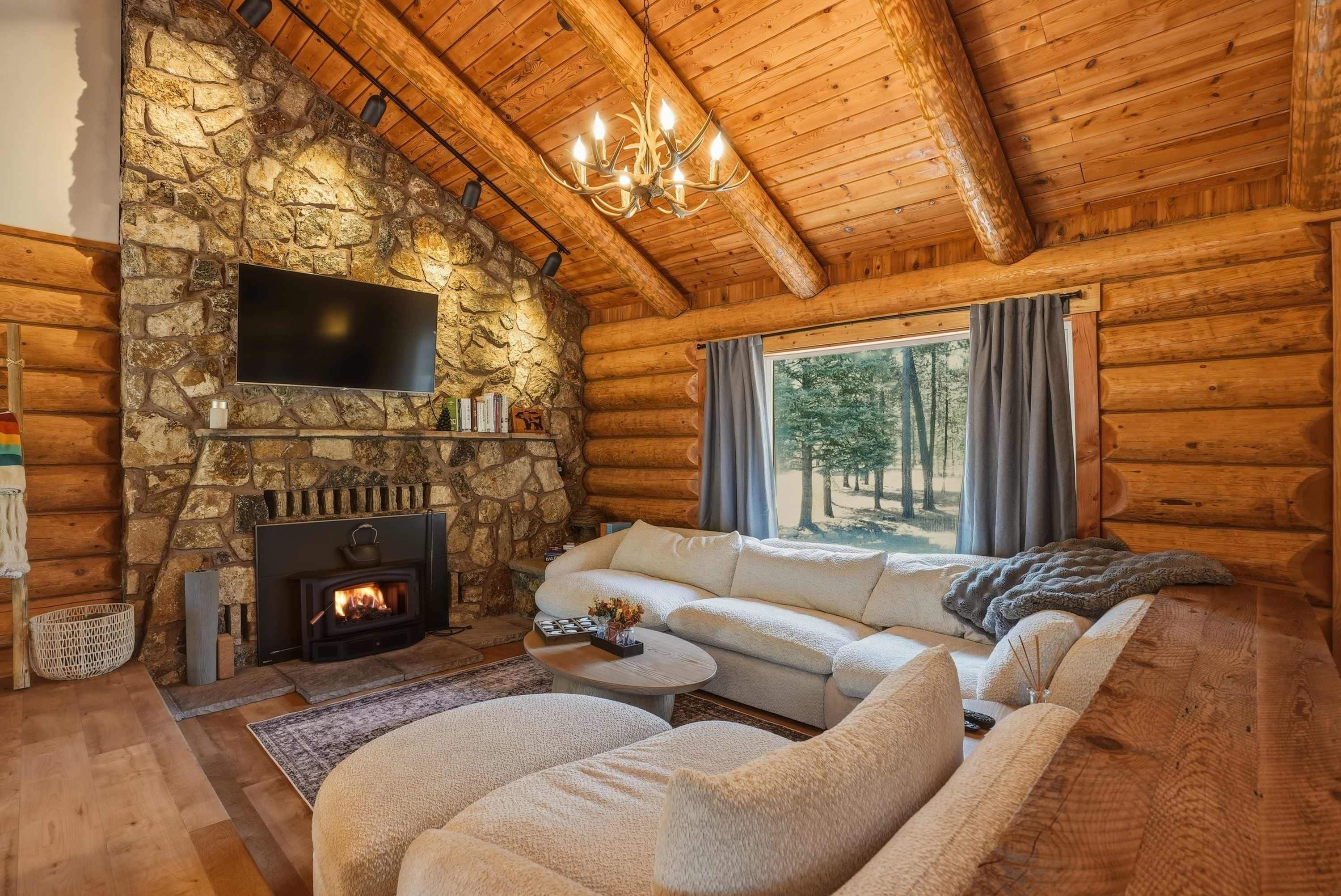 Cabin, Multiple Beds, Patio, Garden View (Lucky Logger) | Living area
