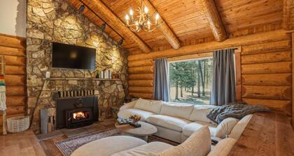 Lucky Logger Cute and Cozy Cabin Getaway