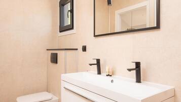 Shower, towels