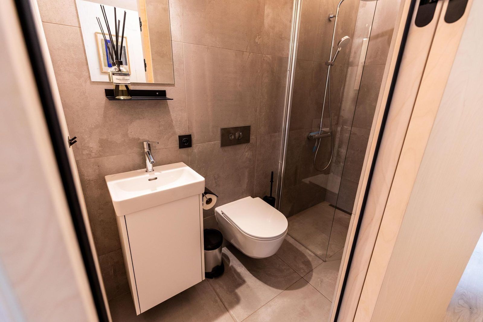 Shower, towels