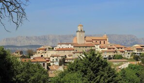 Miscellaneous - Provencal village between Aix en Provence and Cassis (Fuveau)
