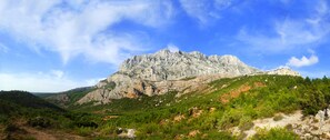 Miscellaneous - Provencal village between Aix en Provence and Cassis (Fuveau)