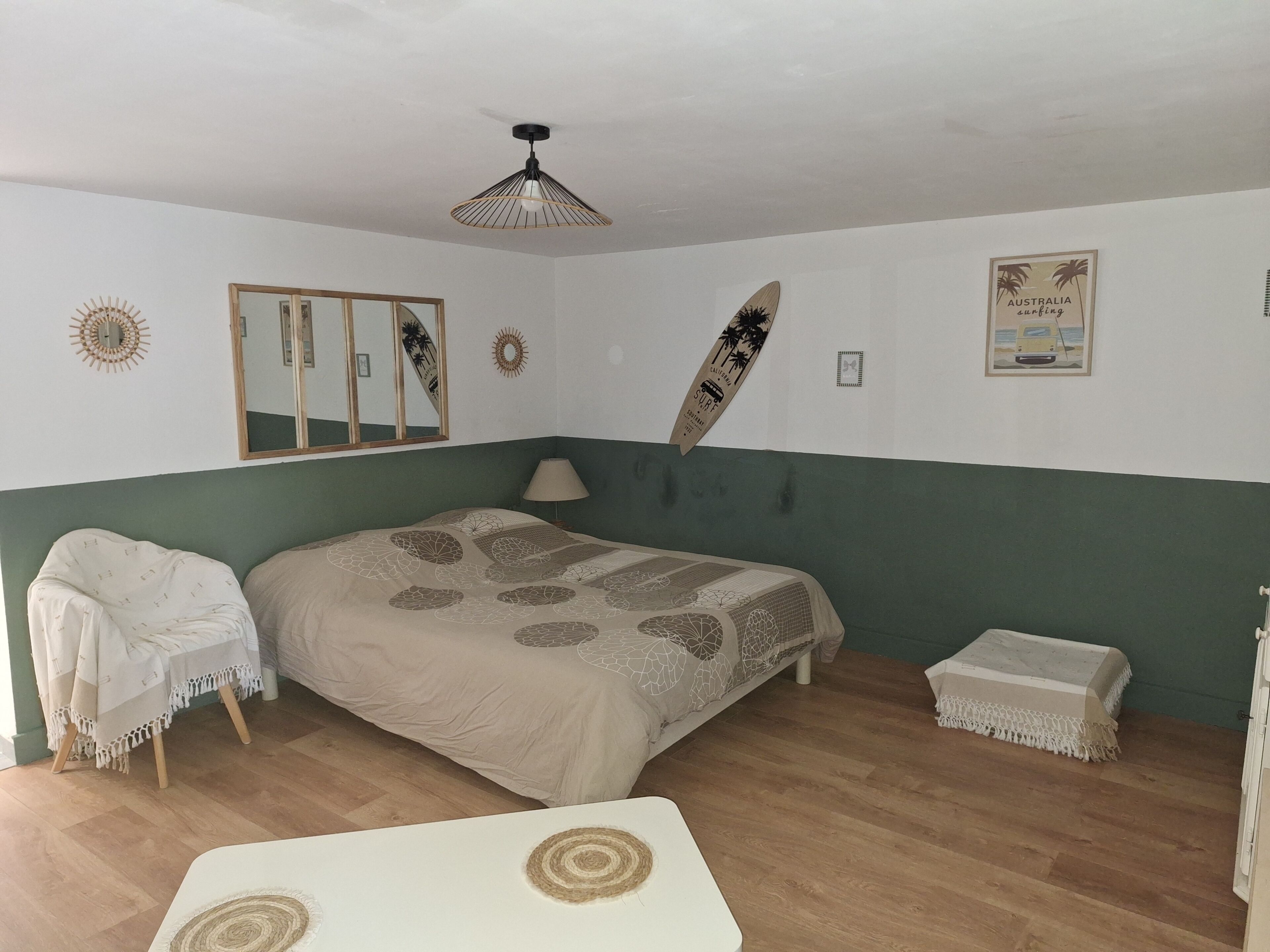 1 slaapkamer, een strijkplank/strijkijzer, beddengoed