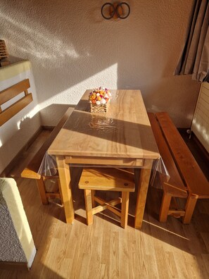 Outdoor dining - Mountain apartment (Mijoux)