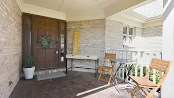 Maison, Plusieurs lits, accès à la piscine, vue sur la piscine (6645 Smith Rd) | Terrain de l’hébergement