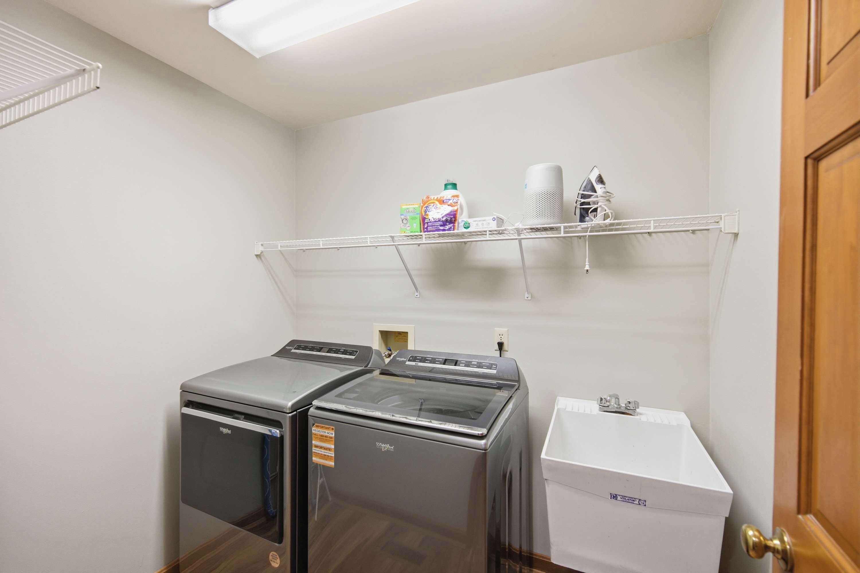 House, Multiple Beds, Pool Access, Pool View (6645 Smith Rd) | Laundry