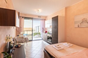 Iron/ironing board - GuestHost - Comfy Apartment near Bussana Beach (Bussana)