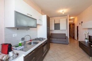 Fridge, dishwasher - GuestHost - Comfy Apartment near Bussana Beach (Bussana)