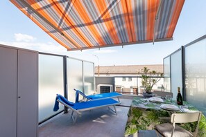Outdoor dining - GuestHost - Comfy Apartment near Bussana Beach (Bussana)
