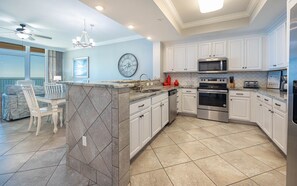 Condo, 3 habitaciones | Cocina privada | Refrigerador, horno y cafetera y tetera 