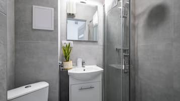 Apartamento (11) | Baño | Ducha y toallas