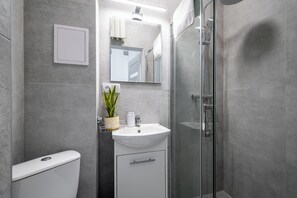 Apartament (11) | Bany | Dutxa i tovalloles 