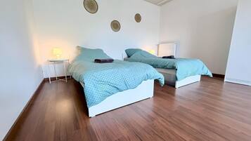 Iron/ironing board, WiFi, bed sheets