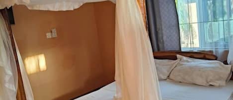Habitación doble Deluxe | Decoración personalizada, muebles diferentes y wifi gratis