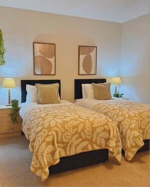 Iron/ironing board, WiFi, bed sheets - Cosy flat in the heart of Falkirk (Westquarter)
