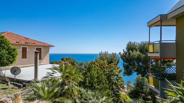 A coastal property with a view of the sea, a satellite dish, and a balcony. - Il Giardino by Wonderful Italy (Sanremo)