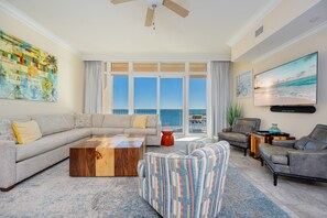 Condo, 3 phòng ngủ | Khu phòng khách