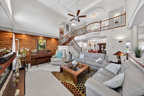 Living area - Milford Quiet Coastal Retreat 3br Sleeps 8 3 Bedroom Home (Milford)