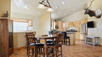 House, 3 Bedrooms | Dining