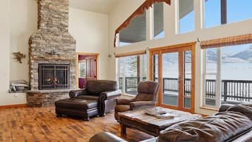 House, 3 Bedrooms | Living area