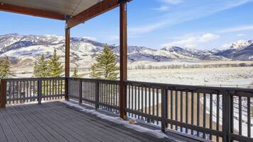 House, 3 Bedrooms | Property grounds