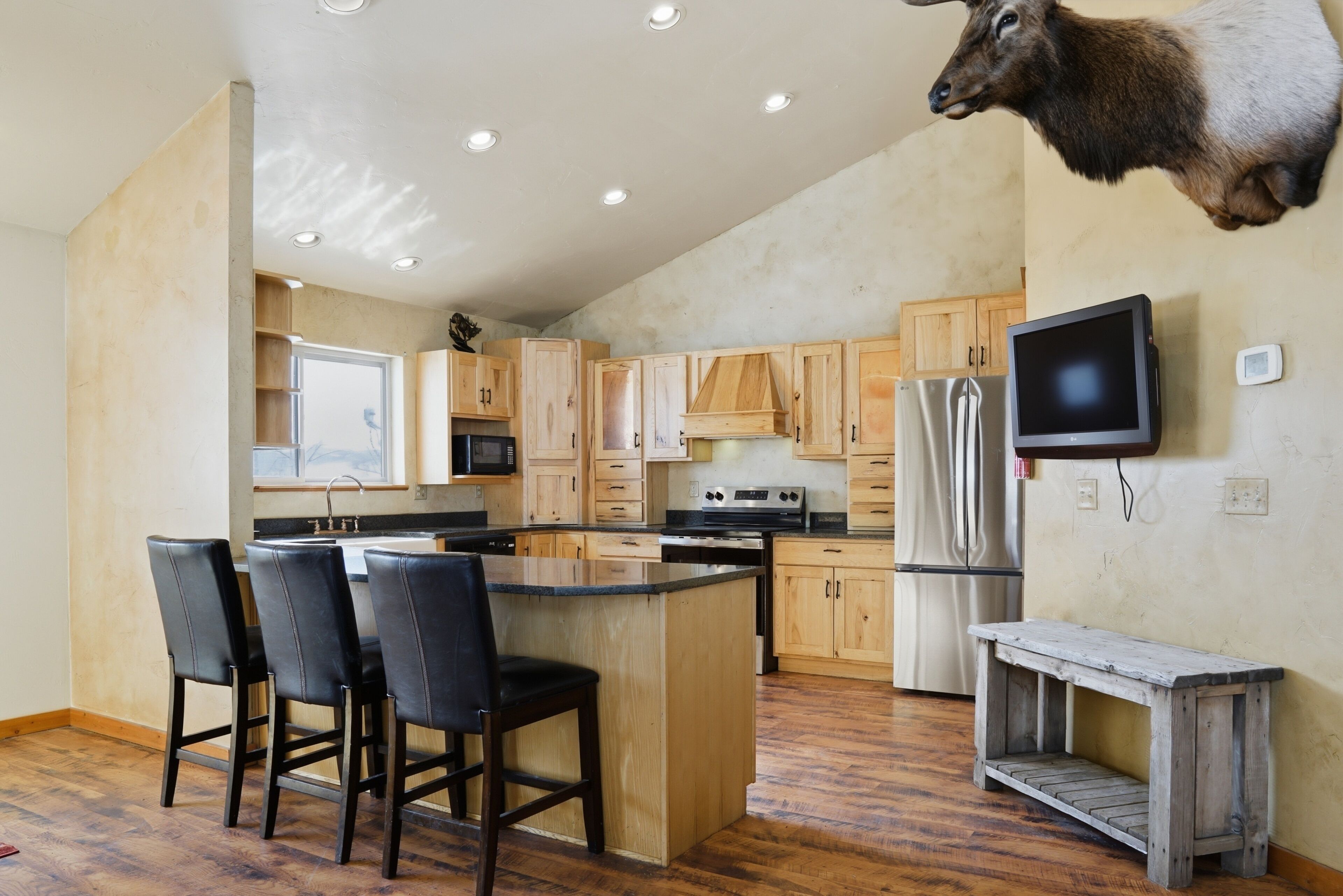 House, 3 Bedrooms | Private kitchen | Fridge, oven, coffee/tea maker, toaster