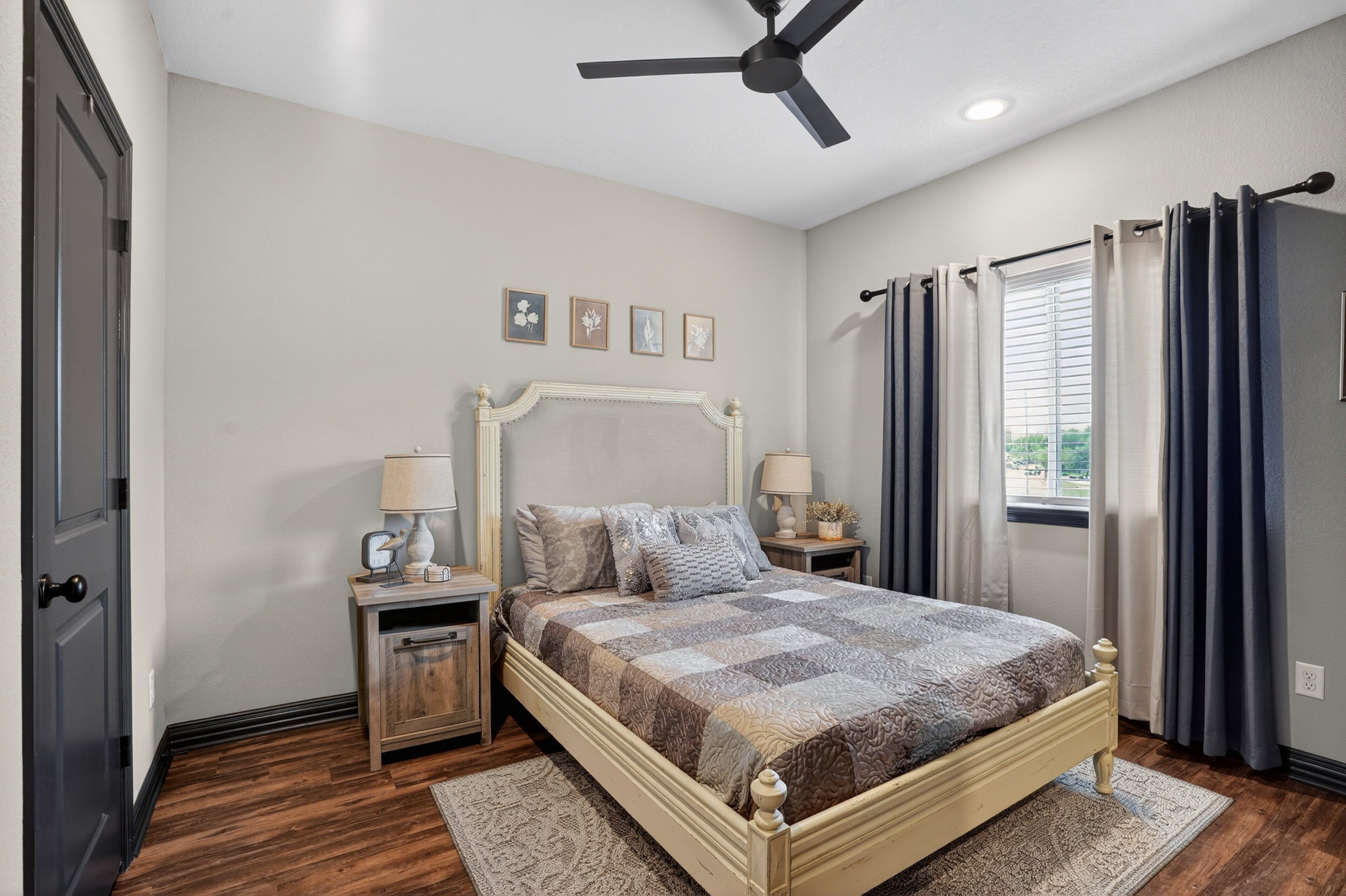 Condo, 2 Bedrooms
