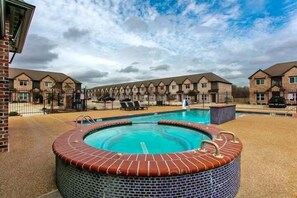 Condo, 2 phòng ngủ | Hồ bơi | Hồ bơi ngoài trời 