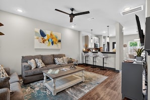 Condo, 2 Bedrooms | Living area