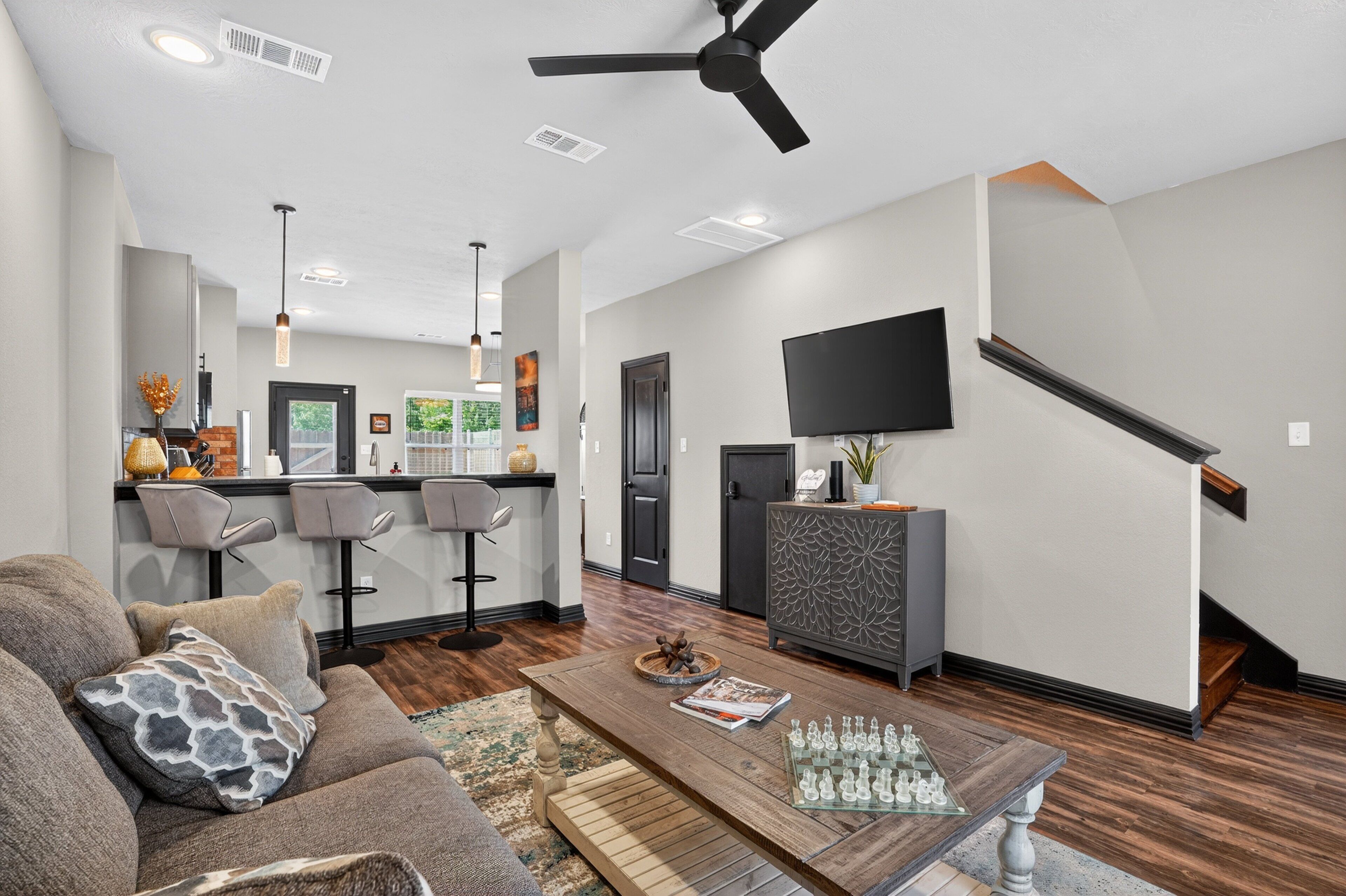 Condo, 2 Bedrooms | Living area | Smart TV, streaming services