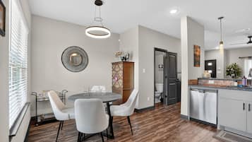Condo, 2 Bedrooms | Dining