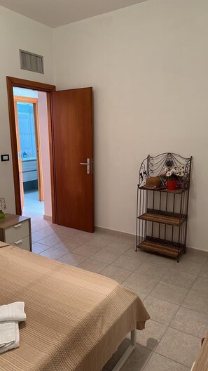 Room - Bright & Peaceful 2BR Apartment in Terracina (Terracina)