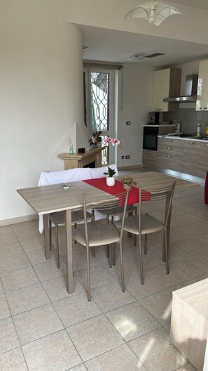 Dining - Bright & Peaceful 2BR Apartment in Terracina (Terracina)