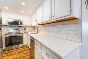 Condo, 2 Bedrooms | Private kitchen - Phoenix I 1083 2 Bedroom Condo (Orange Beach)