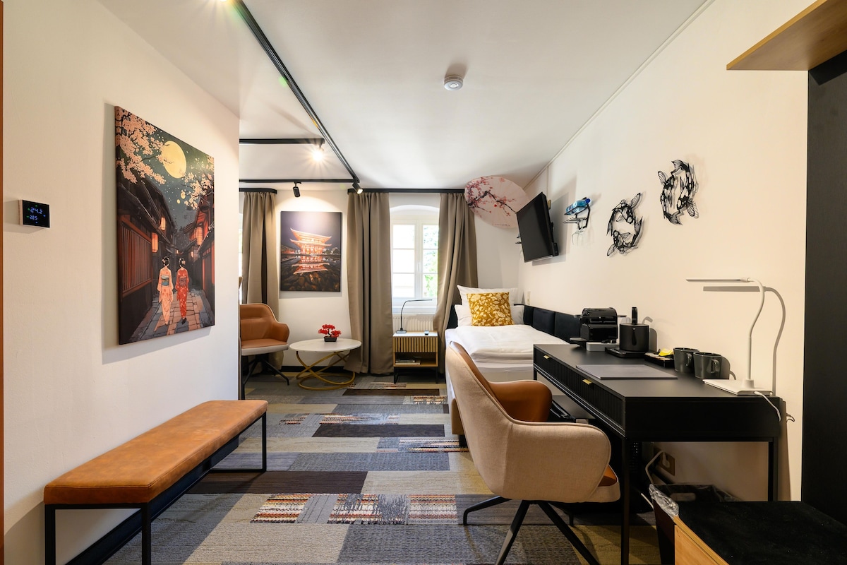 Deluxe Double or Twin Room, Non Smoking, Private Bathroom | Premium bedding, minibar, blackout drapes, soundproofing