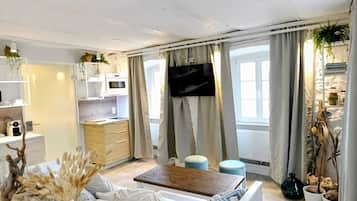 Minibar, in-room safe, individually decorated, individually furnished