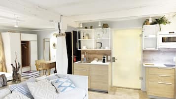 Minibar, in-room safe, individually decorated, individually furnished