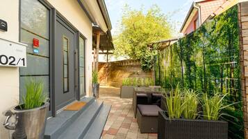 Casa superior, 1 cama de matrimonio grande con sofá cama, no fumadores, cocina | Terraza o patio