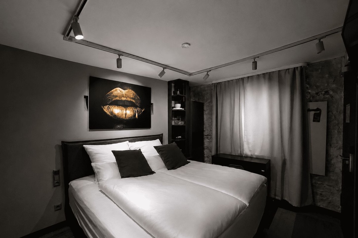 Economy Double Room, Courtyard View | Premium bedding, minibar, blackout drapes, soundproofing