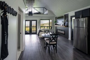 Interior - Robyn's Nest -Sky Ridge Retreats - Views- Hot Tub (Denniston)