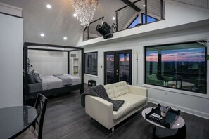 TV - Robyn's Nest -Sky Ridge Retreats - Views- Hot Tub (Denniston)