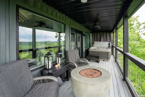 Outdoor spa tub - Robyn's Nest -Sky Ridge Retreats - Views- Hot Tub (Denniston)