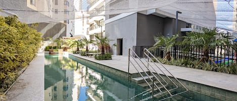 حمّام سباحة خارجي