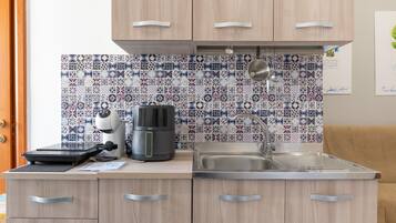 Fridge, stovetop, coffee/tea maker, electric kettle