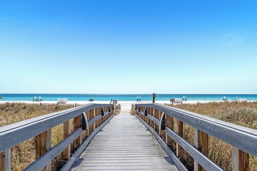 SeaChase 1203C Beautiful spacious unit 4 bedrooms and nearly 3000 sf