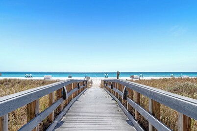 SeaChase 1203C Beautiful spacious unit 4 bedrooms and nearly 3000 sf