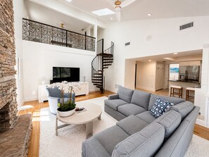 Smart TV, fireplace, offices - Renovated 3BR/3.5Bath Pool home on Longboat Key (Longboat Key)